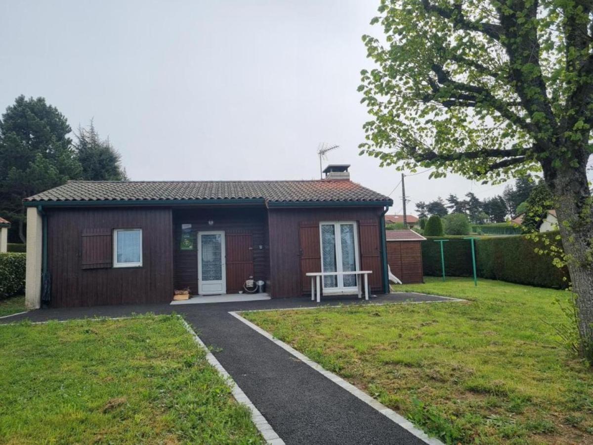 Gite Avec Cheminee, Terrasse Et Wifi - Animaux Acceptes - Fr-1-496-163 Usson-en-Forez Екстер'єр фото